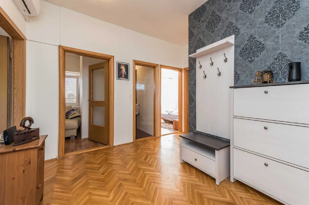 Holiday House in Smilčić for 8 with Private Pool & Sauna