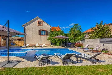 Holiday House in Smilčić for 8 with Private Pool & Sauna