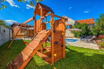 Holiday House in Smilčić for 8 with Private Pool & Sauna