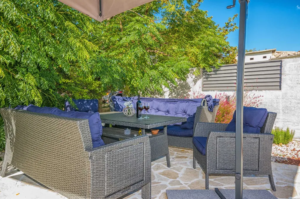 Holiday House in Smilčić for 8 with Private Pool & Sauna