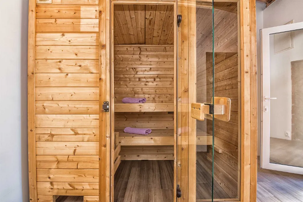 Holiday House in Smilčić for 8 with Private Pool & Sauna