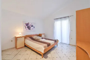 Apartment in Nin (Sabunike) for Up to 5 Guests