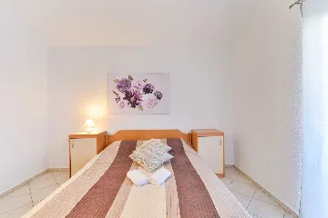 Apartment in Nin (Sabunike) for Up to 5 Guests