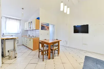 Apartment in Nin (Sabunike) for Up to 5 Guests