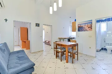 Apartment in Nin (Sabunike) for Up to 5 Guests