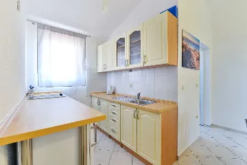 Apartment in Nin (Sabunike) for Up to 5 Guests