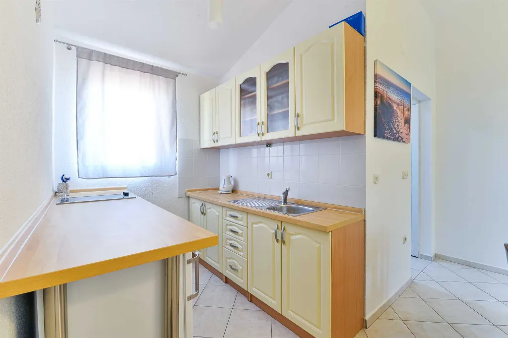 Apartment in Nin (Sabunike) for Up to 5 Guests