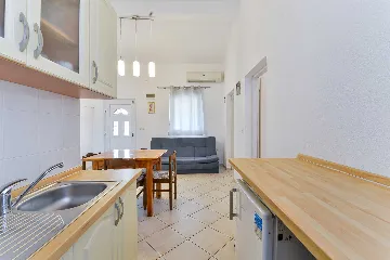 Apartment in Nin (Sabunike) for Up to 5 Guests