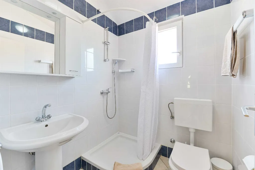 Apartment in Nin (Sabunike) for Up to 5 Guests