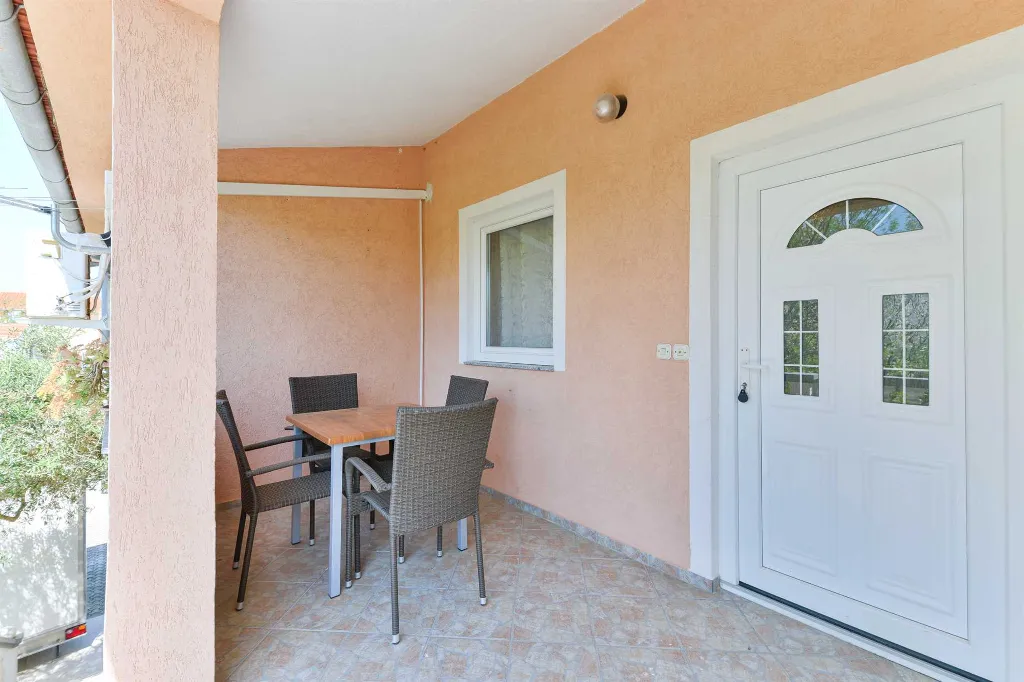 Apartment in Nin (Sabunike) for Up to 5 Guests