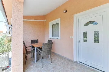 Apartment in Nin (Sabunike) for Up to 5 Guests