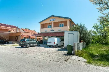 Apartment in Nin (Sabunike) for Up to 5 Guests