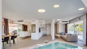 4-Bedroom Villa in Vrboska with Heated Pools