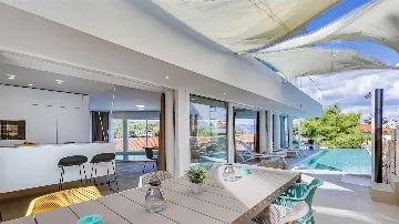 4-Bedroom Villa in Vrboska with Heated Pools