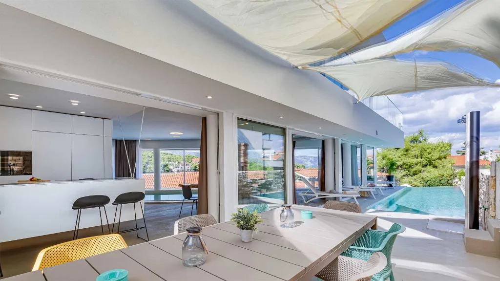 4-Bedroom Villa in Vrboska with Heated Pools
