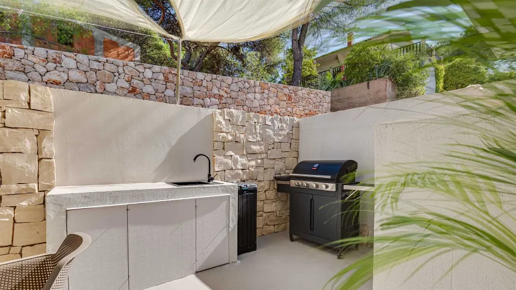 4-Bedroom Villa in Vrboska with Heated Pools