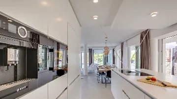 4-Bedroom Villa in Vrboska with Heated Pools