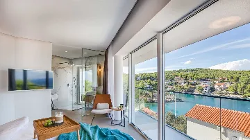 4-Bedroom Villa in Vrboska with Heated Pools