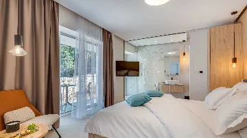 4-Bedroom Villa in Vrboska with Heated Pools