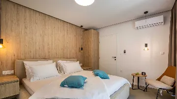 4-Bedroom Villa in Vrboska with Heated Pools