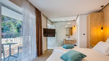 4-Bedroom Villa in Vrboska with Heated Pools