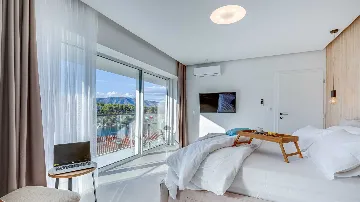 4-Bedroom Villa in Vrboska with Heated Pools