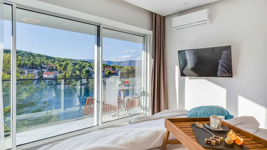 4-Bedroom Villa in Vrboska with Heated Pools