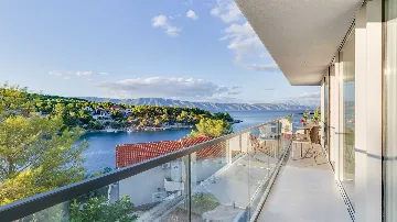 4-Bedroom Villa in Vrboska with Heated Pools