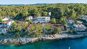 4-Bedroom Villa in Vrboska with Heated Pools