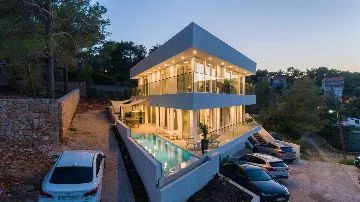 4-Bedroom Villa in Vrboska with Heated Pools