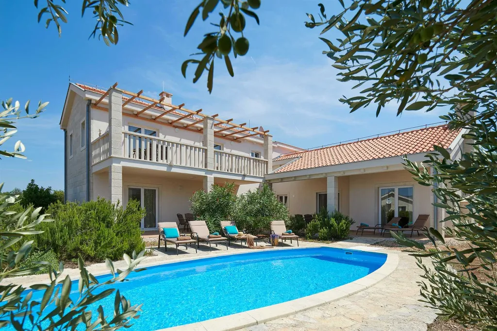 Rudina Villa with Private 10 x 3 m Pool, 8-10