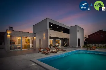 4-Bedroom Villa in Privlaka with Private Pool (8)