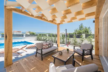 4-Bedroom Villa in Privlaka with Private Pool (8)