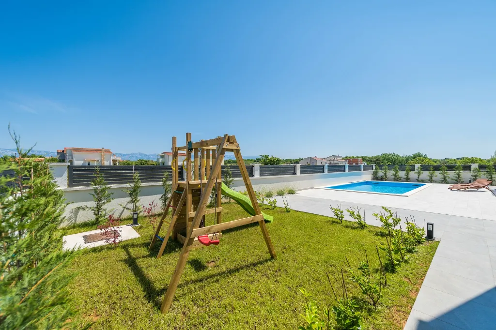 4-Bedroom Villa in Privlaka with Private Pool (8)