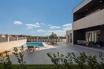 4-Bedroom Villa in Privlaka with Private Pool (8)