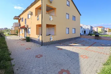 Privlaka 2-Bedroom Apartment for Up to 6 Guests