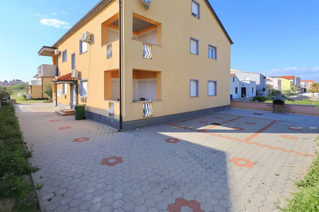 Privlaka 2-Bedroom Apartment for Up to 6 Guests