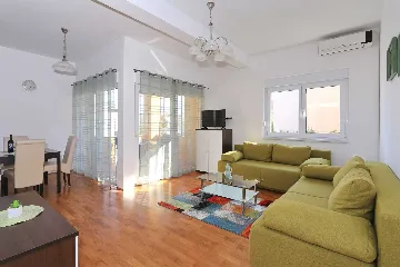 Privlaka 2-Bedroom Apartment for Up to 6 Guests