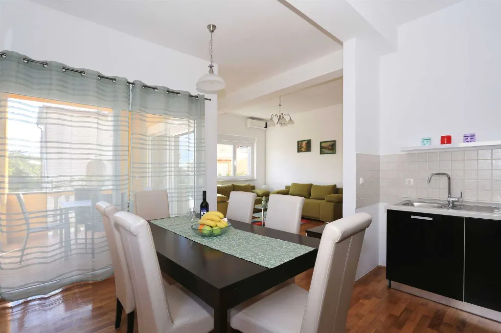 Privlaka 2-Bedroom Apartment for Up to 6 Guests