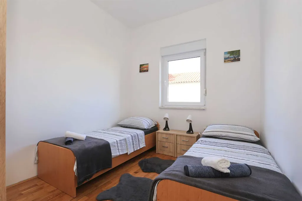 Privlaka 2-Bedroom Apartment for Up to 6 Guests