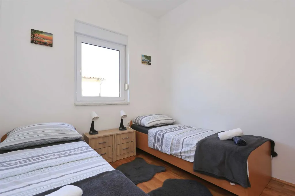 Privlaka 2-Bedroom Apartment for Up to 6 Guests