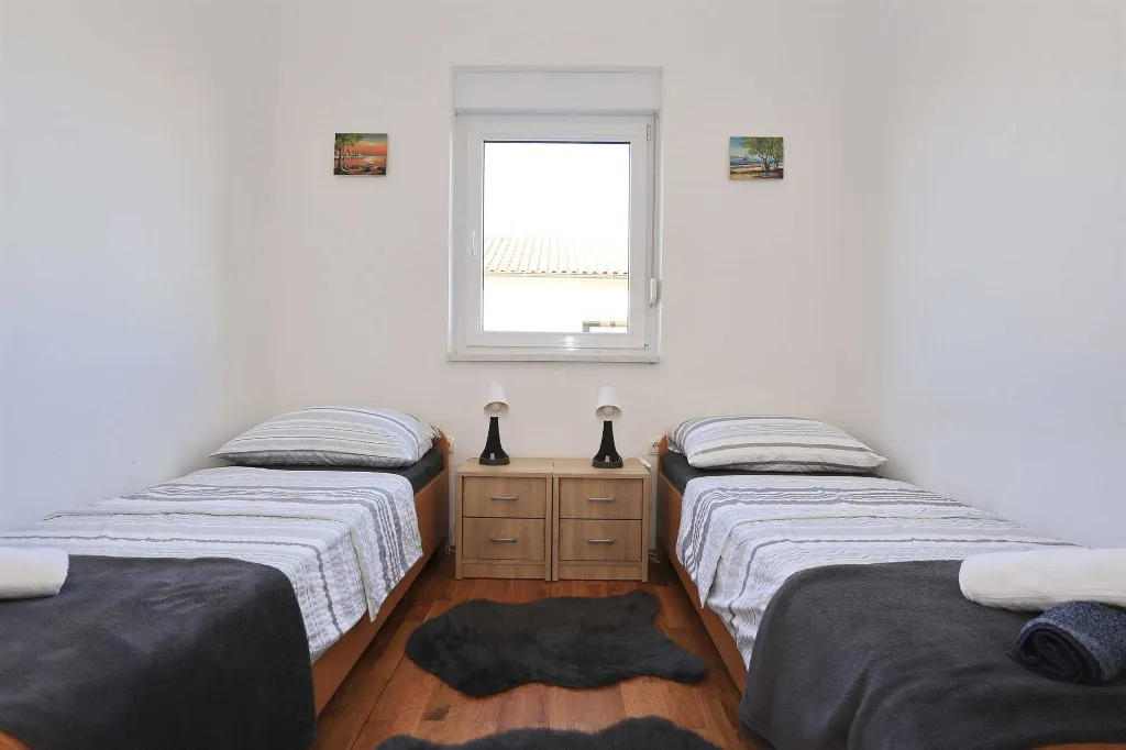 Privlaka 2-Bedroom Apartment for Up to 6 Guests