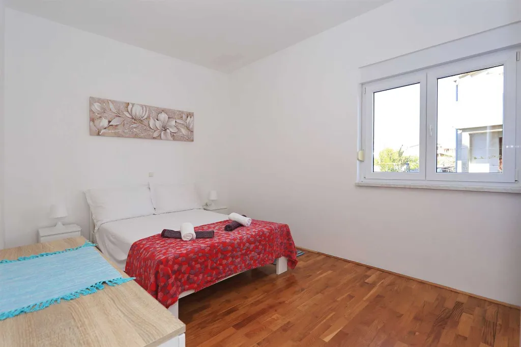 Privlaka 2-Bedroom Apartment for Up to 6 Guests