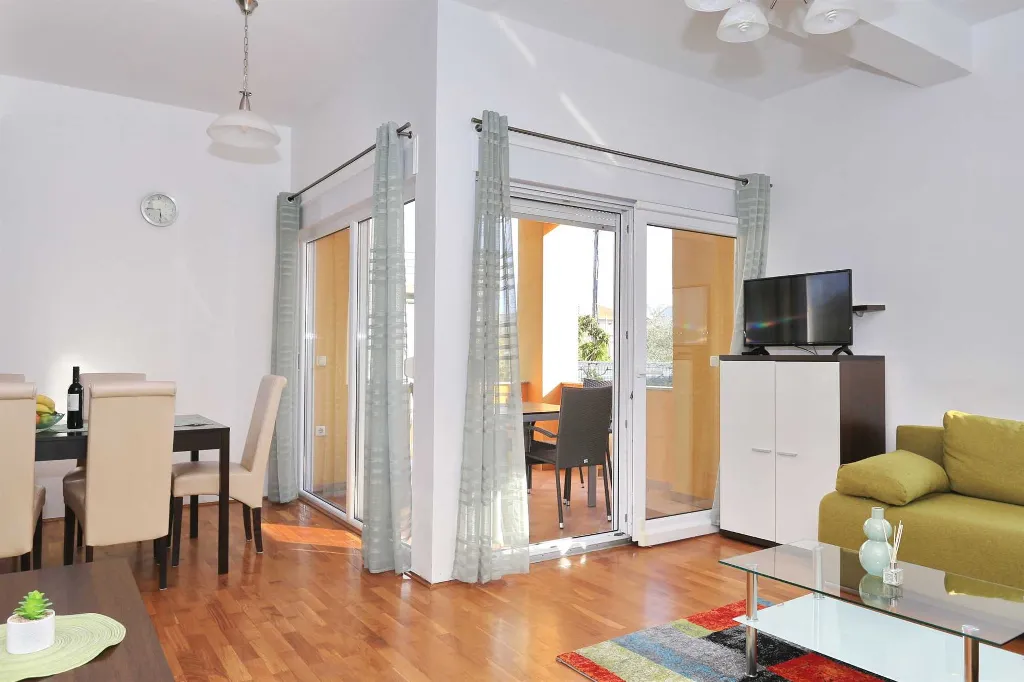 Privlaka 2-Bedroom Apartment for Up to 6 Guests