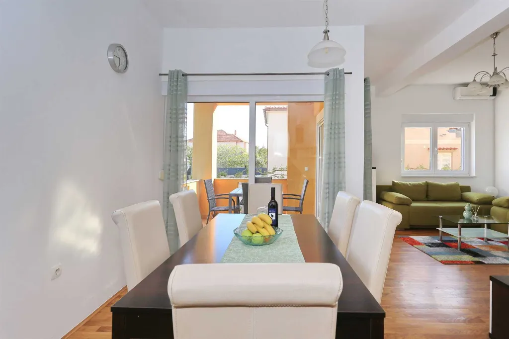 Privlaka 2-Bedroom Apartment for Up to 6 Guests