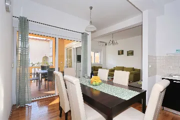 Privlaka 2-Bedroom Apartment for Up to 6 Guests