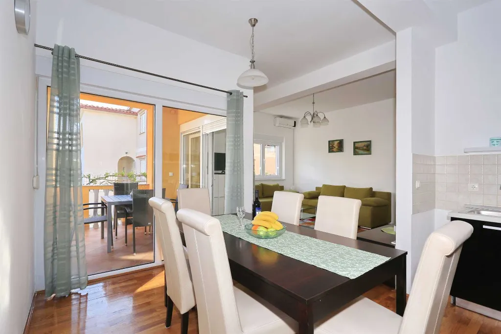 Privlaka 2-Bedroom Apartment for Up to 6 Guests