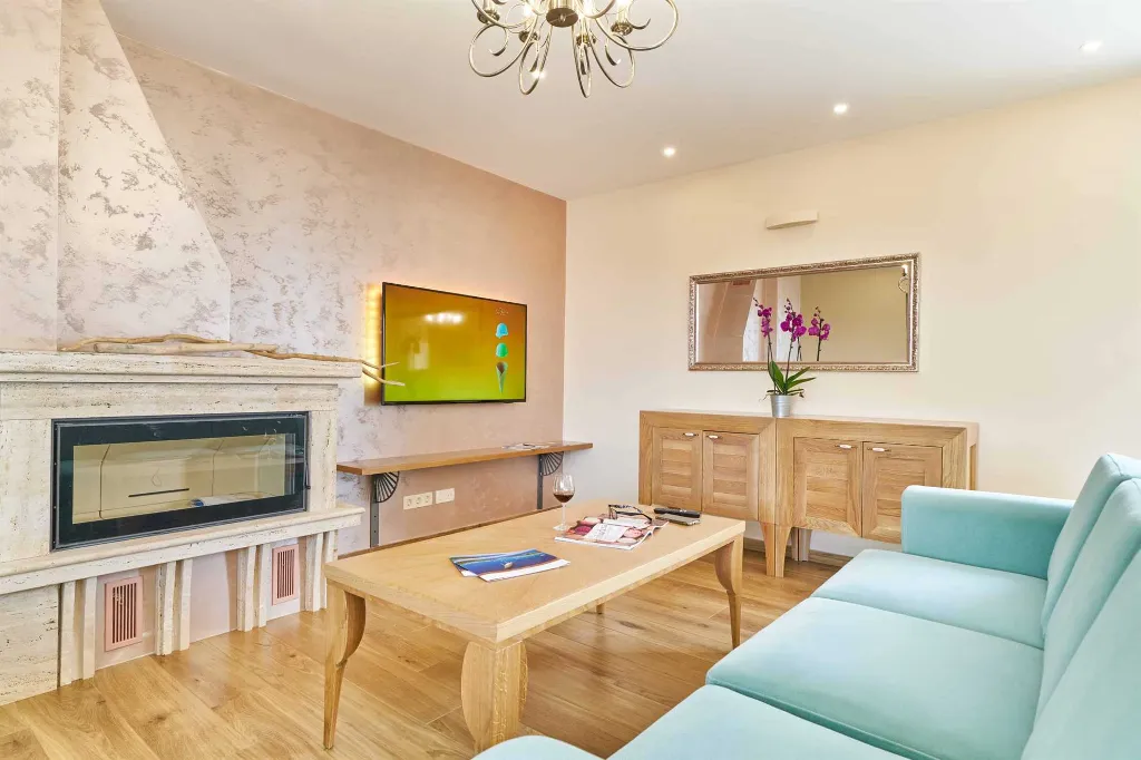 Heated Infinity Pool Stone Villa for 12 in Jesenice