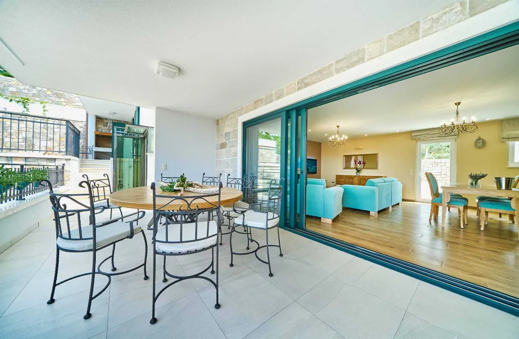 Heated Infinity Pool Stone Villa for 12 in Jesenice