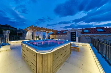 Heated Infinity Pool Stone Villa for 12 in Jesenice